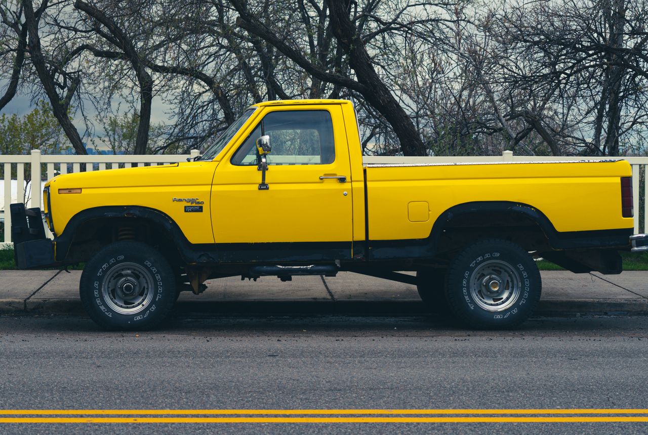 Lifted pickup truck in Calgary that needs capacity towing